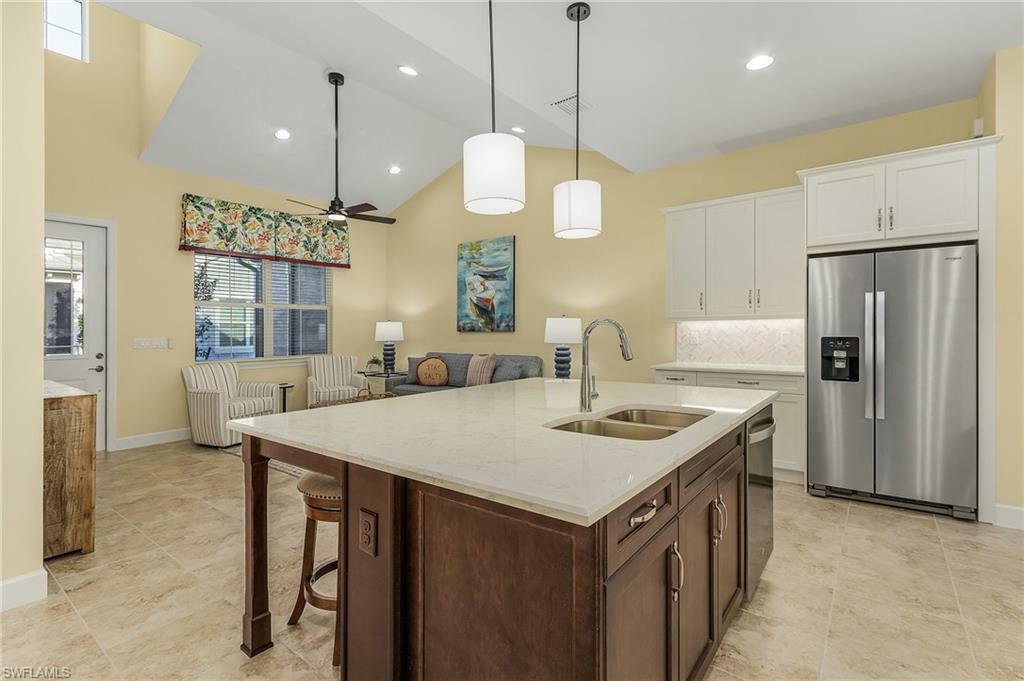 Property Photo:  7290 Saona Ct  FL 34113 