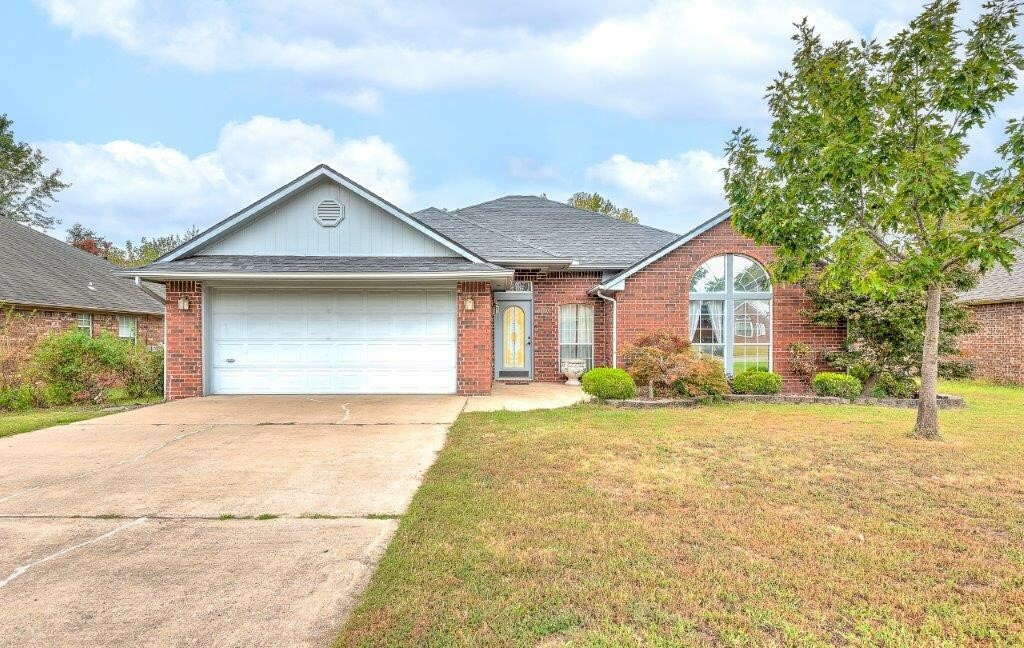 Property Photo:  810 N 26th Street  AR 72756 