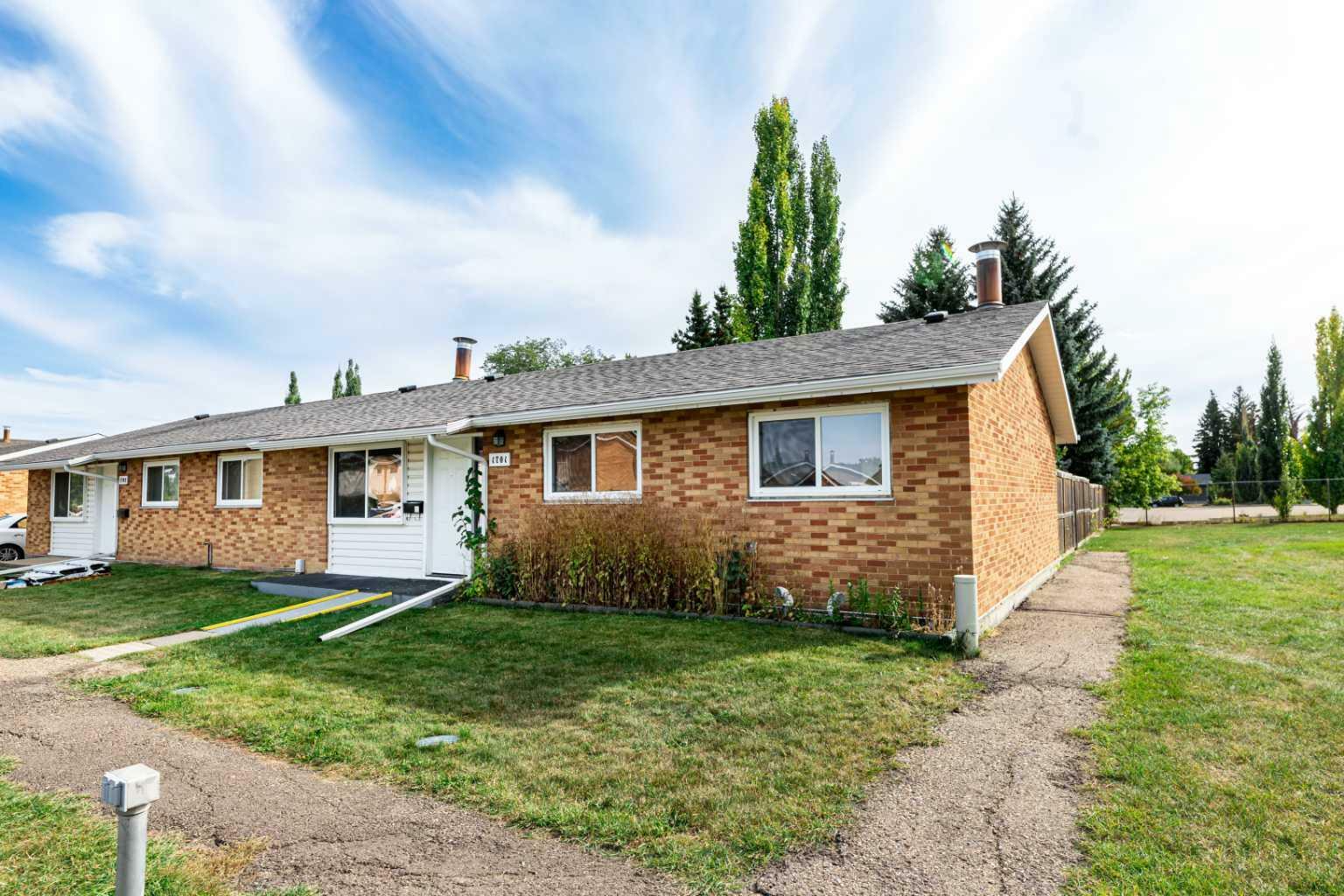 Property Photo:  3907 39 Street 1701  AB T4M 0M6 