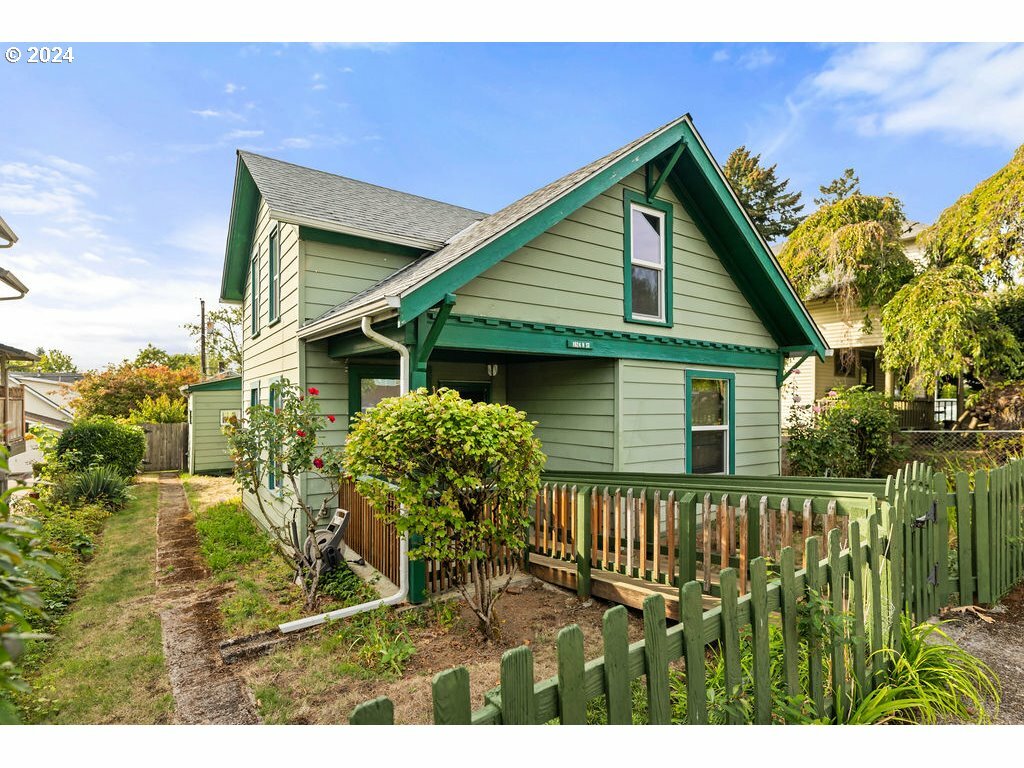 Property Photo:  1924 H St  WA 98663 