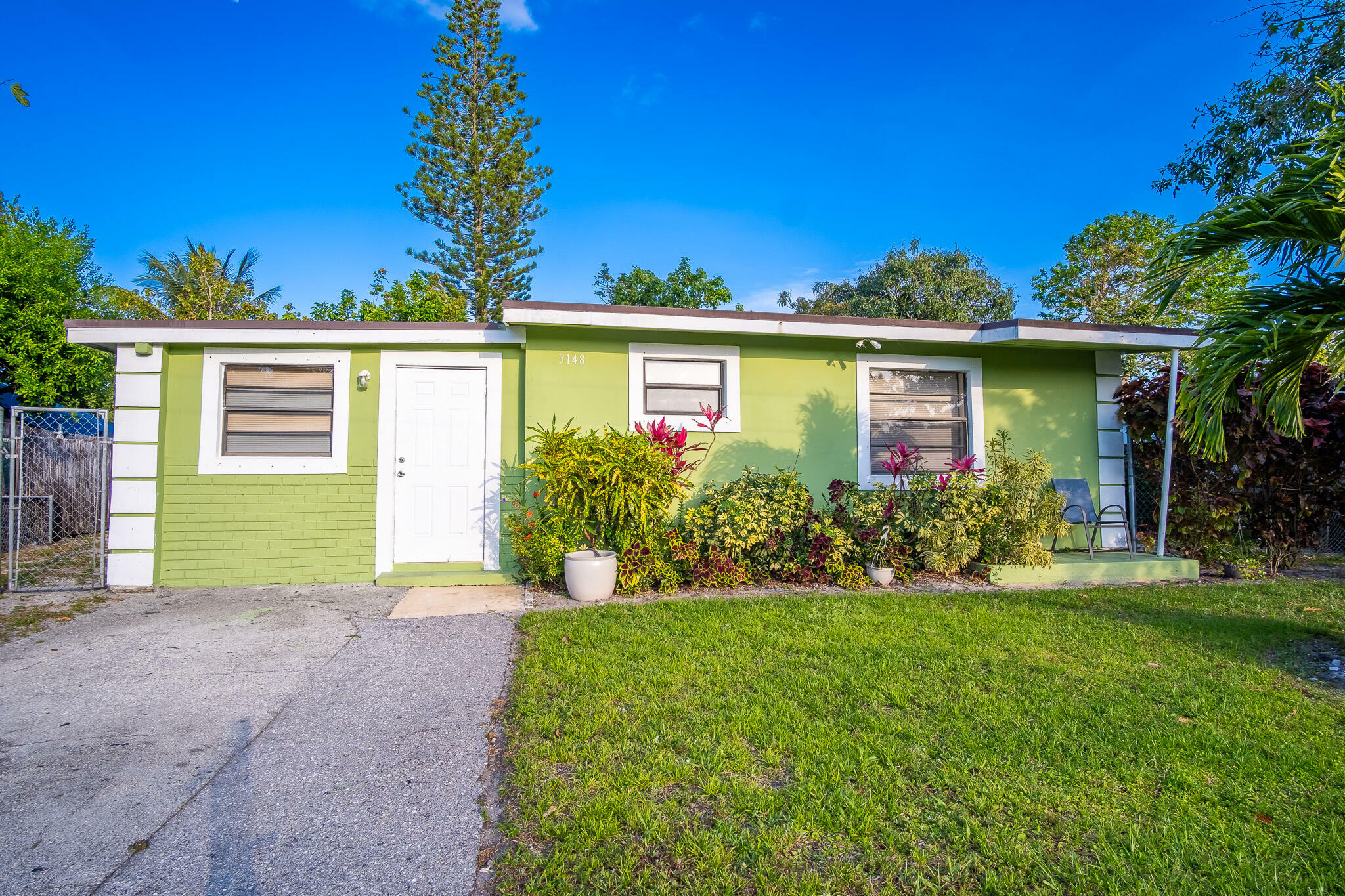 Property Photo:  3148 E Palm Drive  FL 33435 