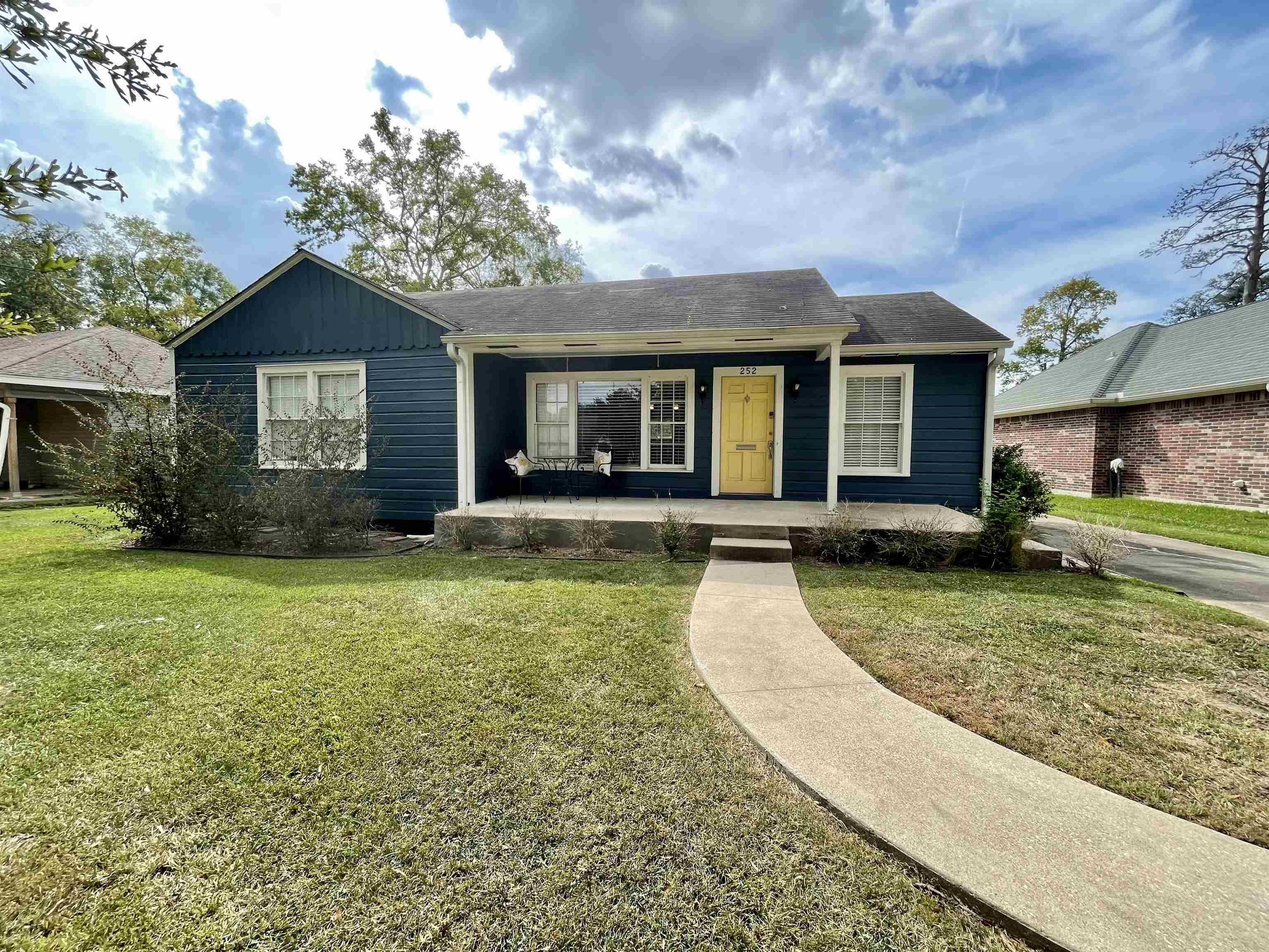 Property Photo:  252 Central Caldwood Dr.  TX 77707 