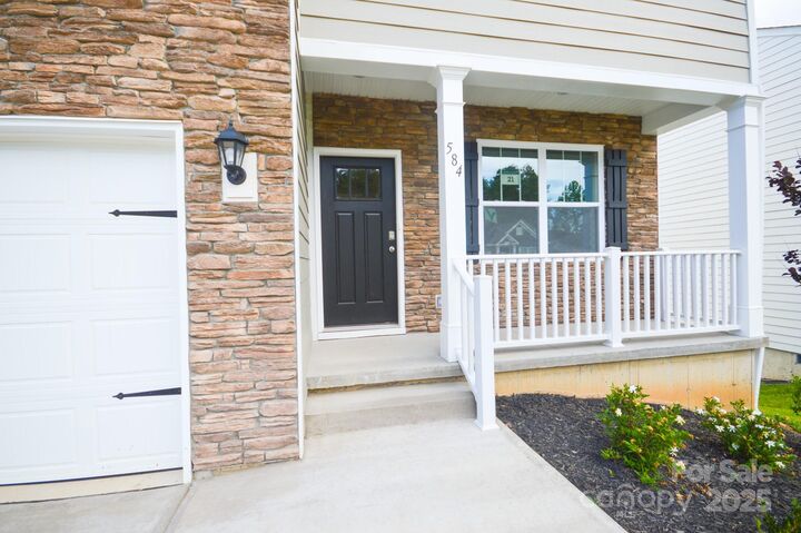 Property Photo: 584 Country Oak Drive NC 28804