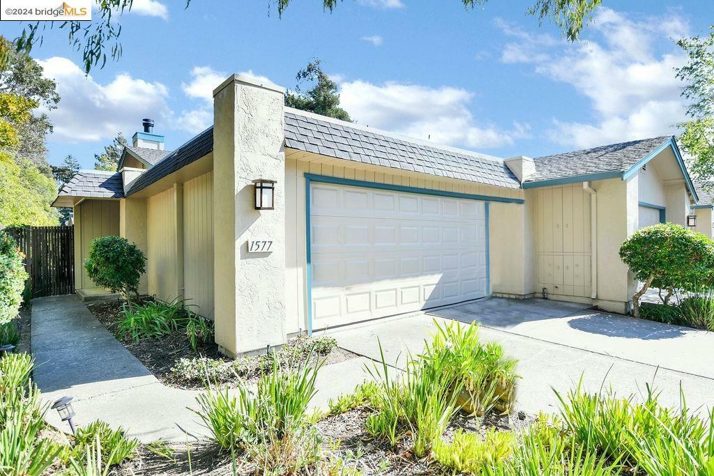 Property Photo:  1577 London Cir  CA 94510 