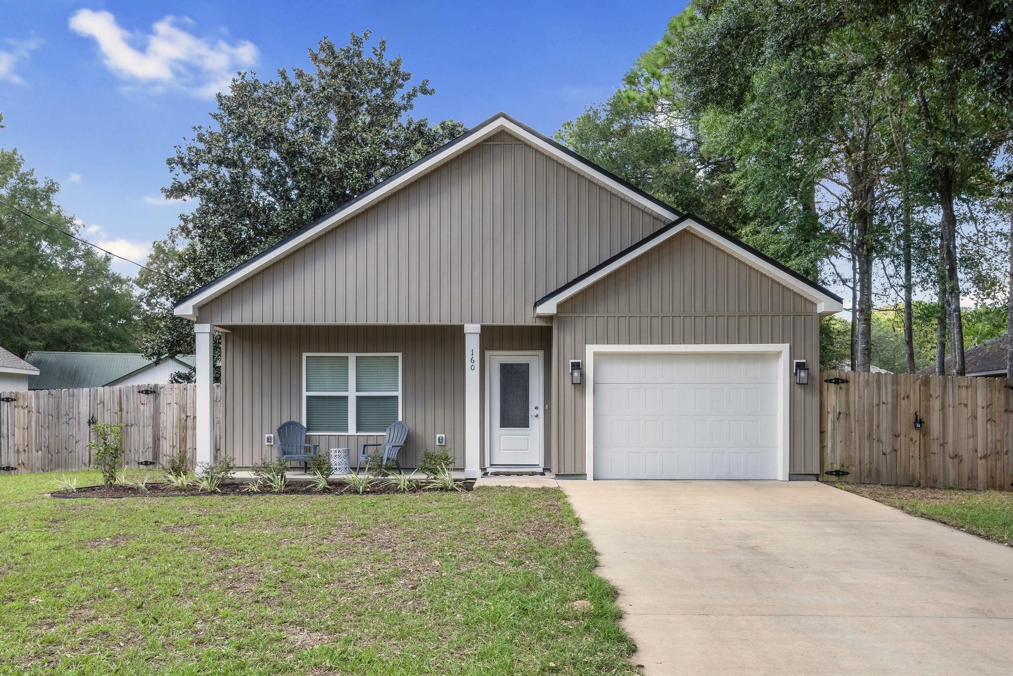 Property Photo:  160 Oak Lane  FL 32536 