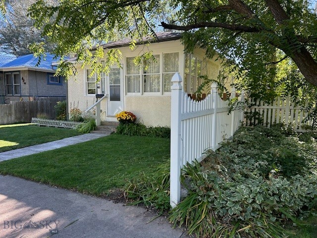 Property Photo:  424 S Yellowstone Street S  MT 59047 