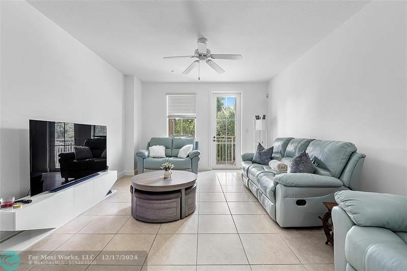 Property Photo:  334 SW 14th Ave 334  FL 33312 