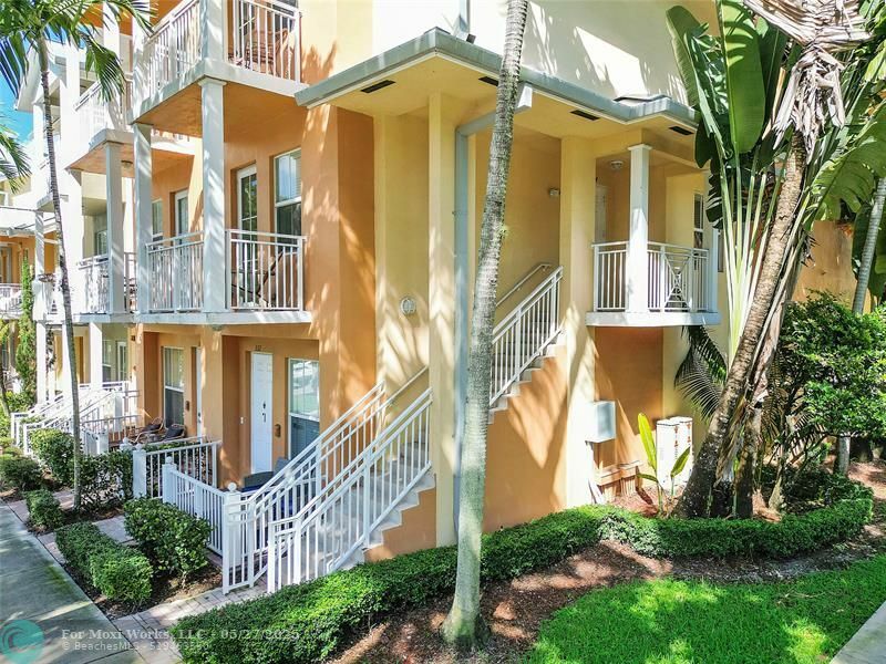 Property Photo:  334 SW 14th Ave 334  FL 33312 