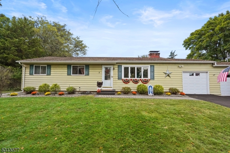 Property Photo: 7 Meadowbrook Drive NJ 08844