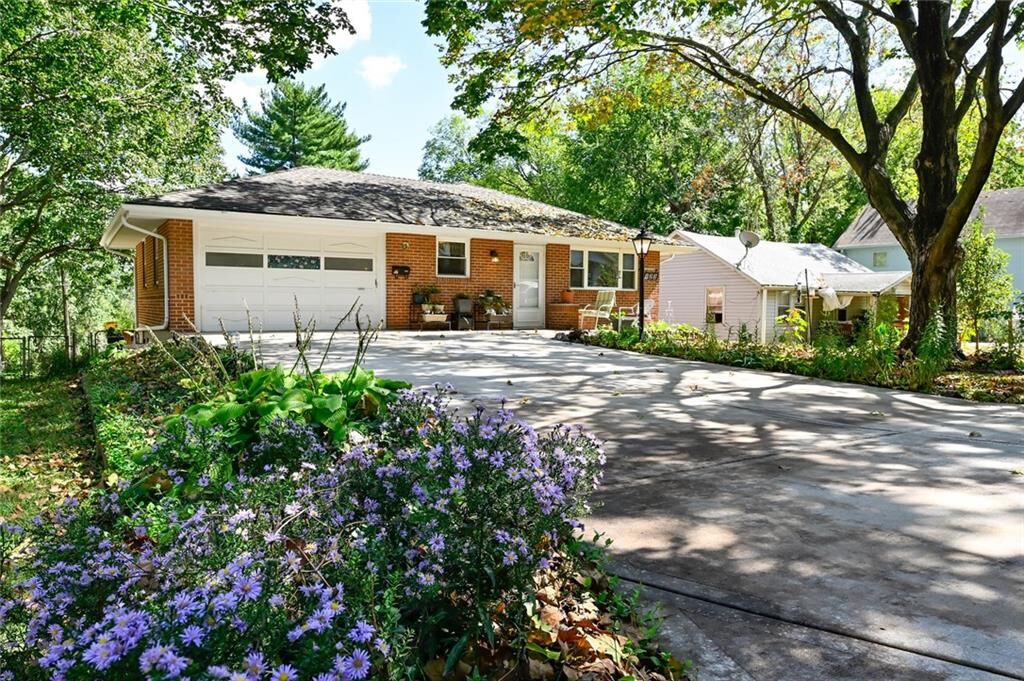 Property Photo: 123 S Willow Avenue MO 64054