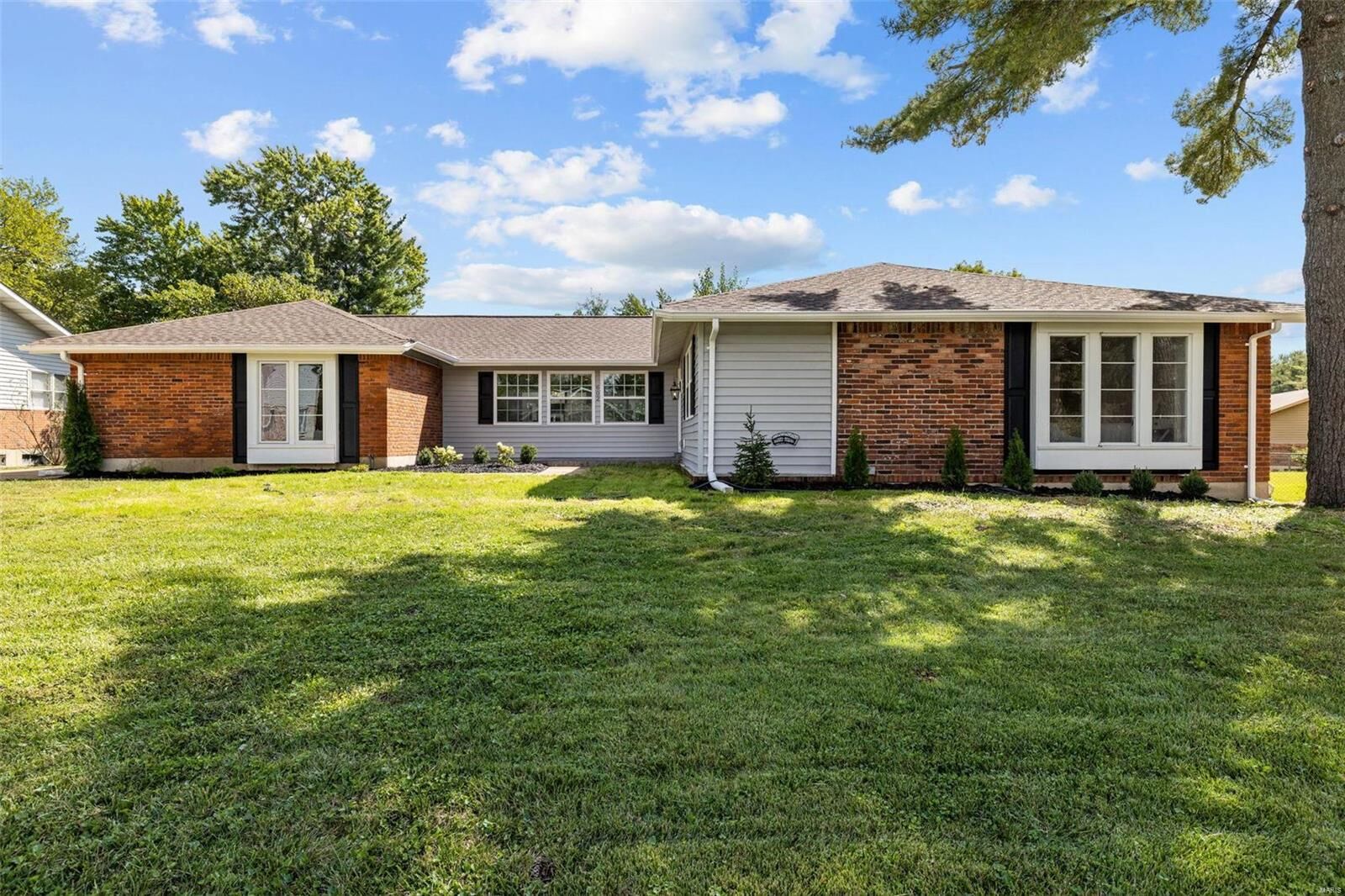 Property Photo:  602 Rue Montand Drive  MO 63011 