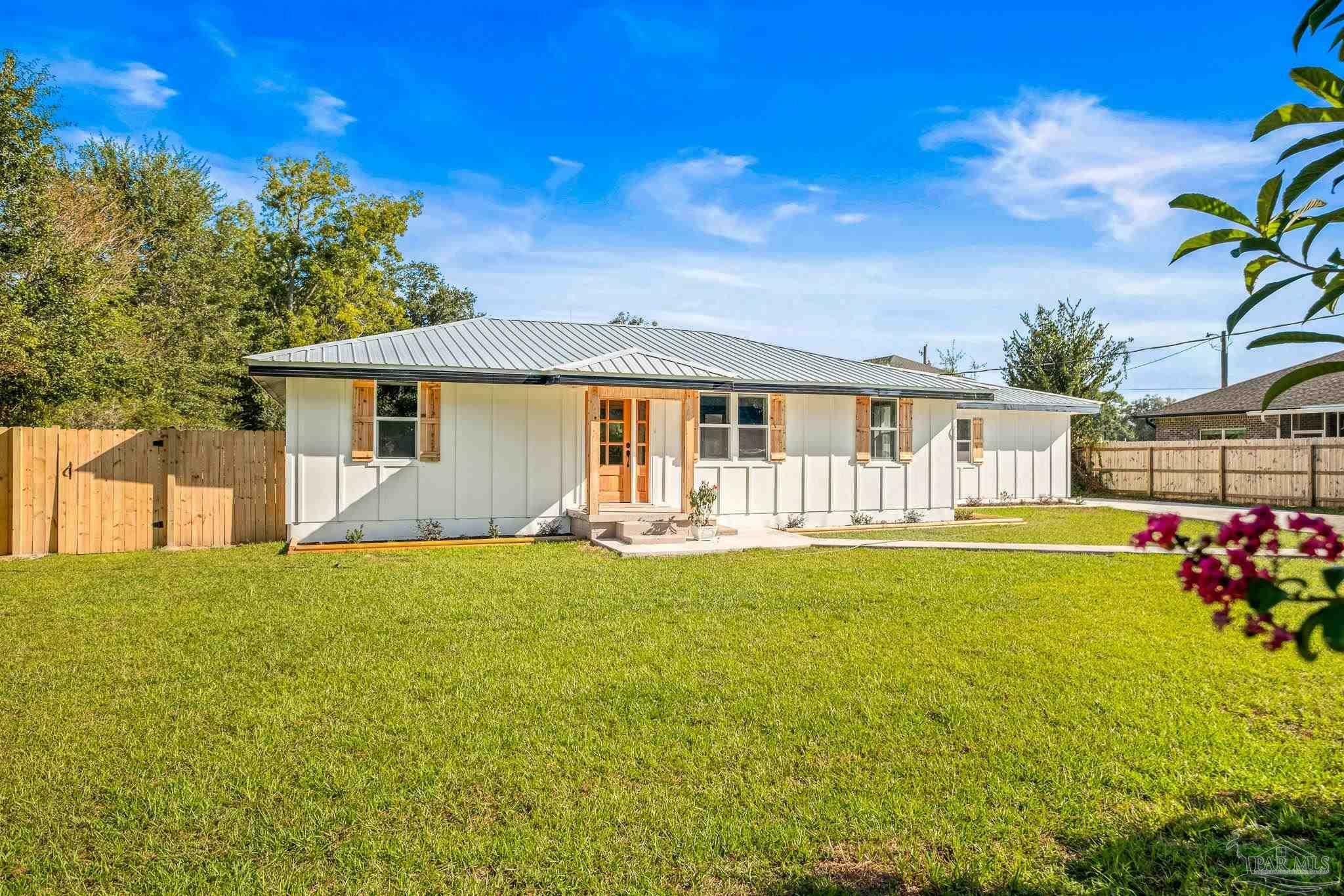 Property Photo:  216 W 9 1/2 Mile Rd  FL 32534 