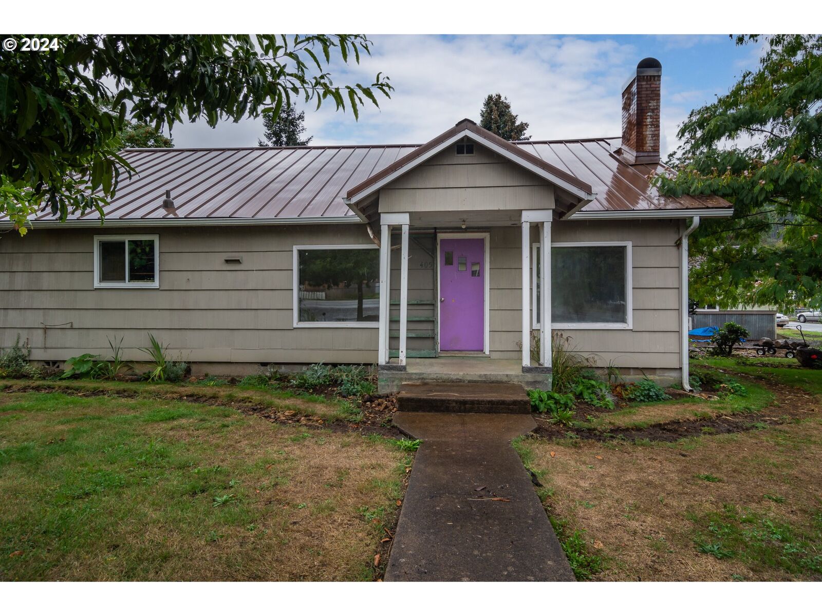 Property Photo: 405 S Cedar St OR 97435