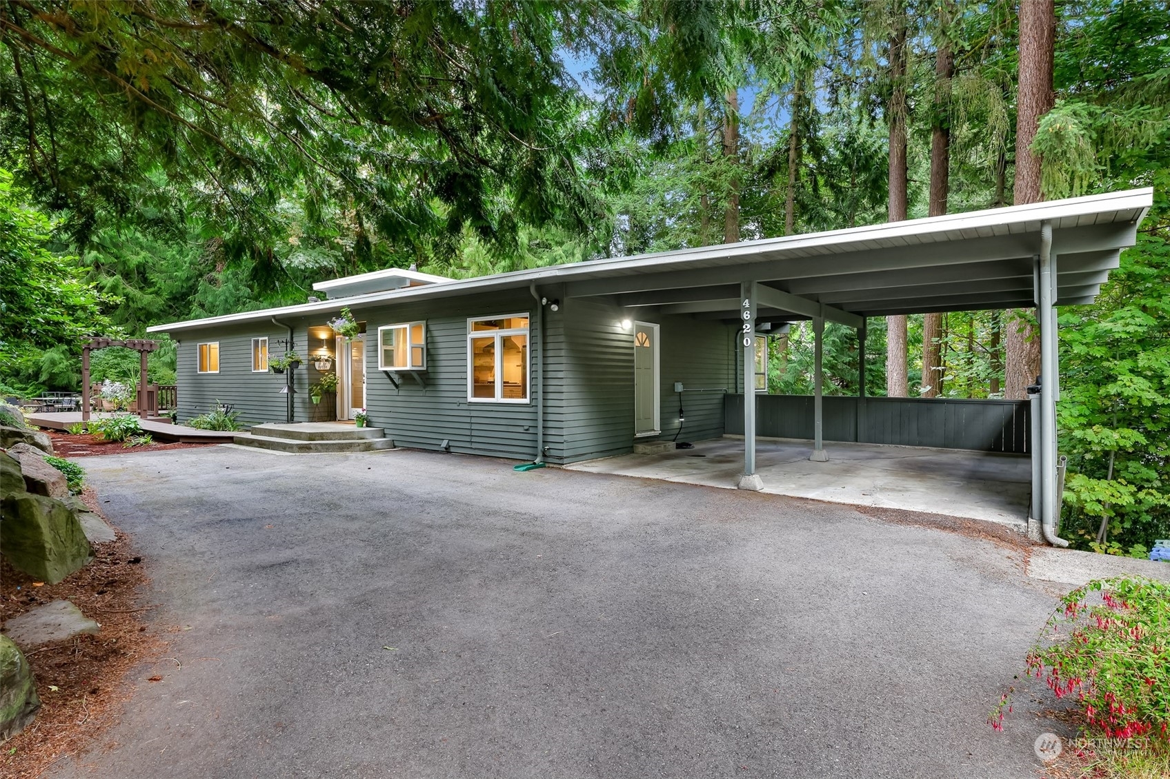 Property Photo:  4620 NE 192nd Street  WA 98155 