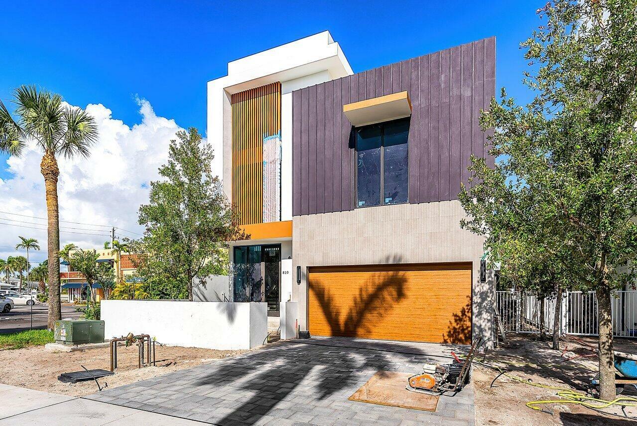 Property Photo:  810 Palm Trail  FL 33483 