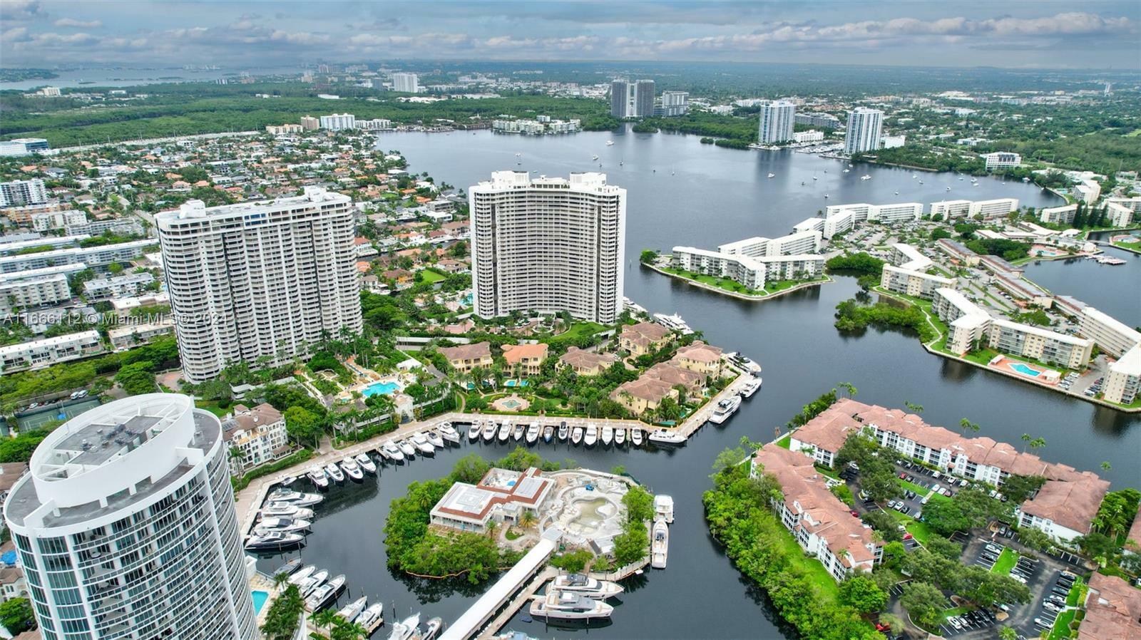 Property Photo:  1000 W Island Blvd 2511  FL 33160 