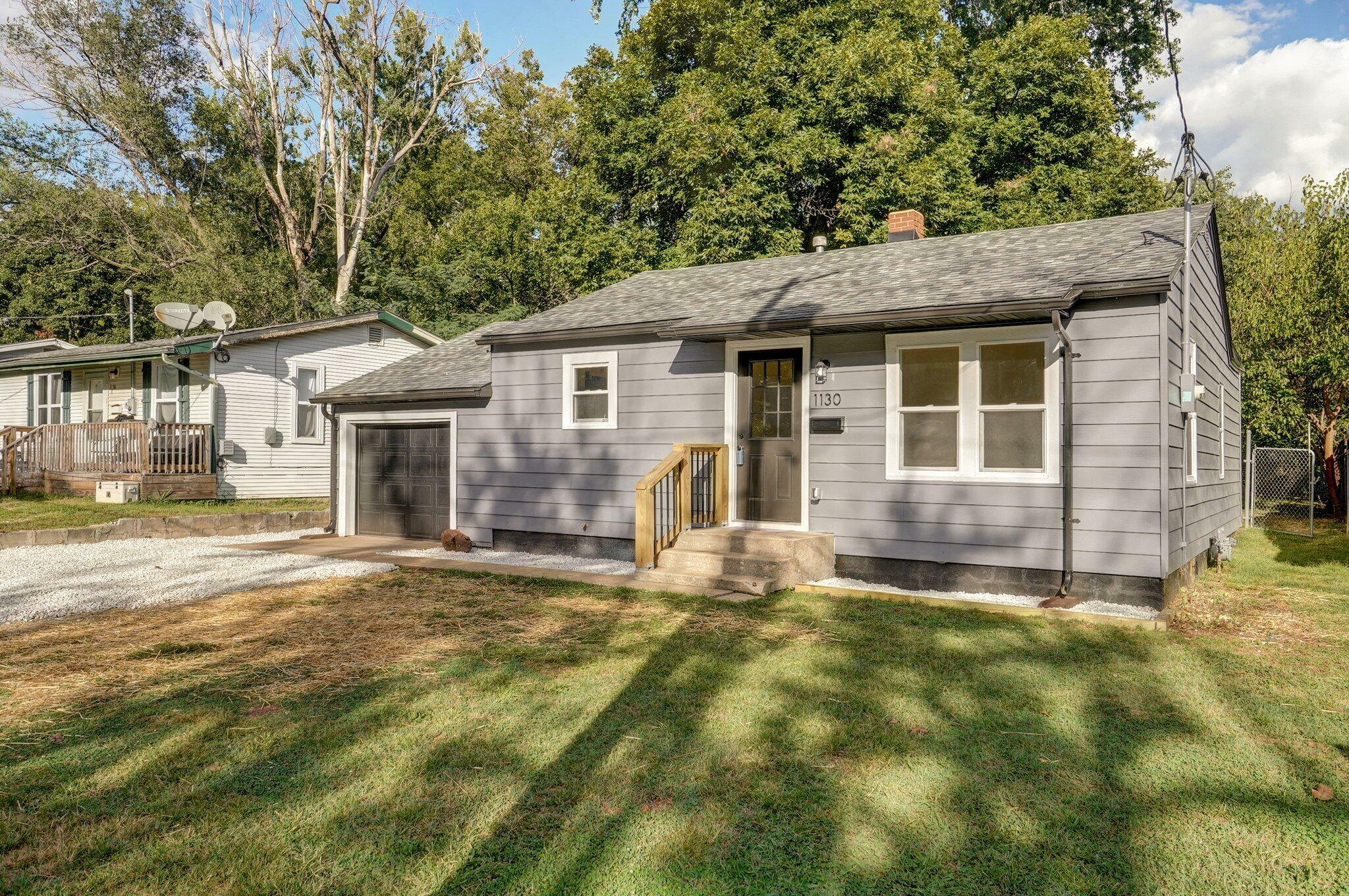 Property Photo:  1130 N Warren Avenue  MO 65802 