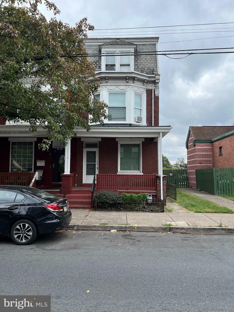 Property Photo:  1423 Walnut Street  PA 17103 