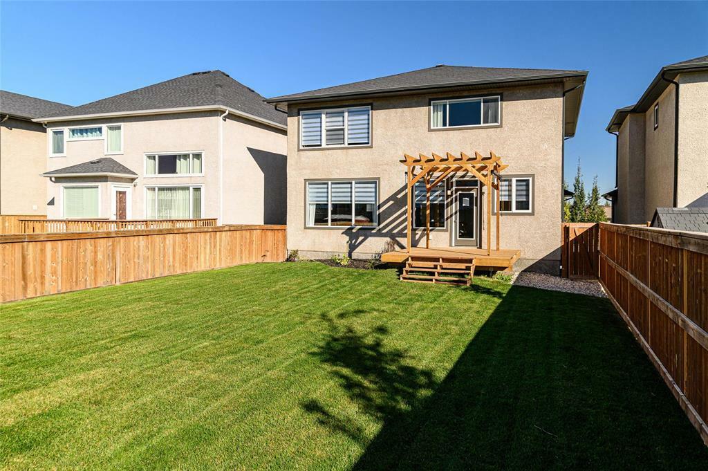 Property Photo:  162 Brookfield Crescent  MB R3Y 0L7 