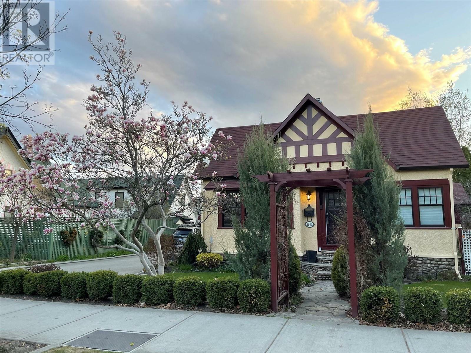 Property Photo: 1912 Abbott Street BC V1Y 1B7