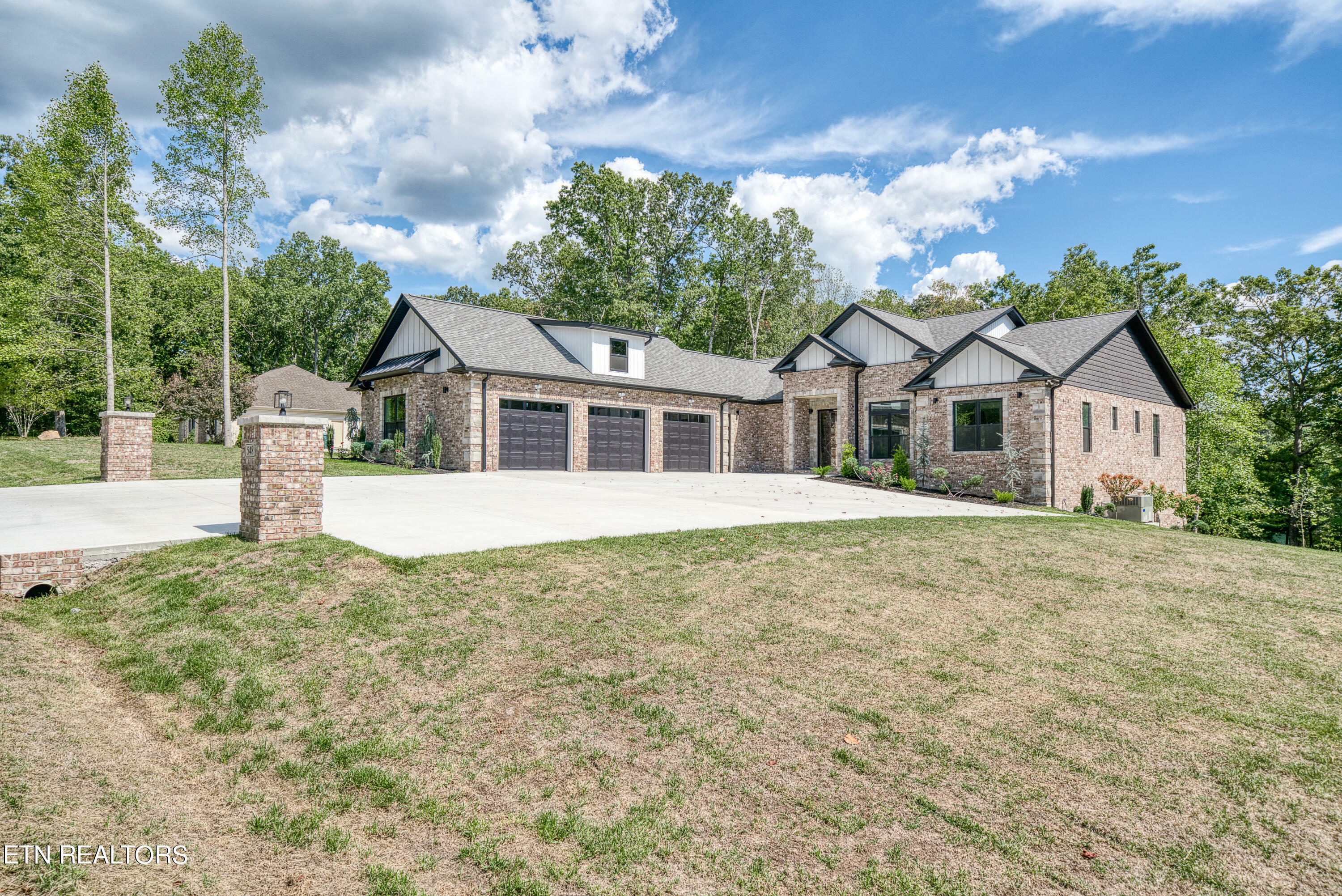 Property Photo:  548 Cumberland View Dr.  TN 38571 