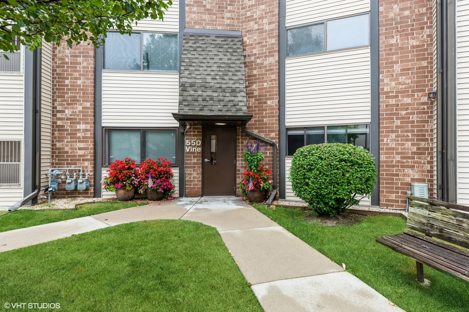 Property Photo:  550 Vine Avenue 206  IL 60035 