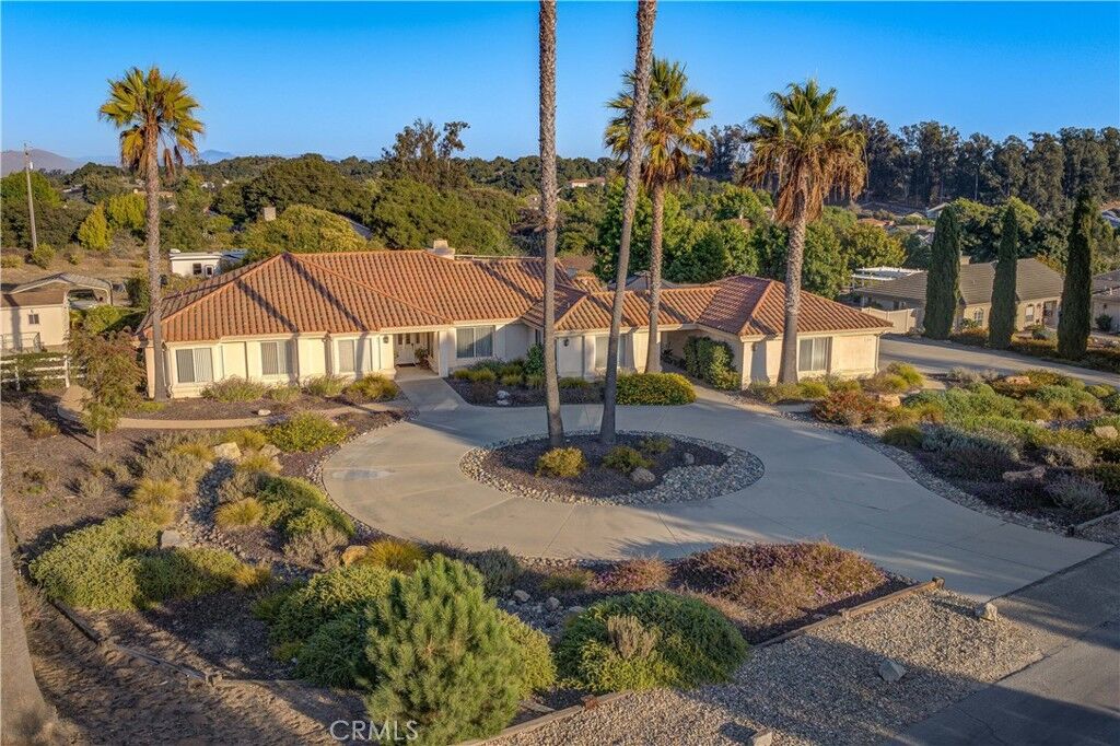 Property Photo:  1015 Olympic Way  CA 93444 