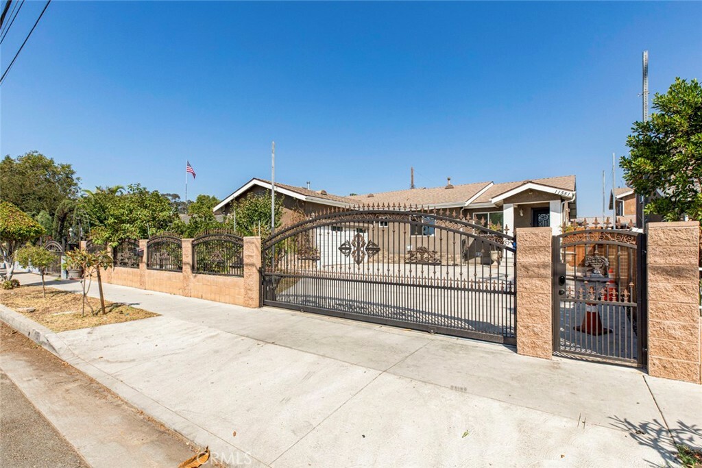 Property Photo:  11551 Saticoy Street  CA 91605 