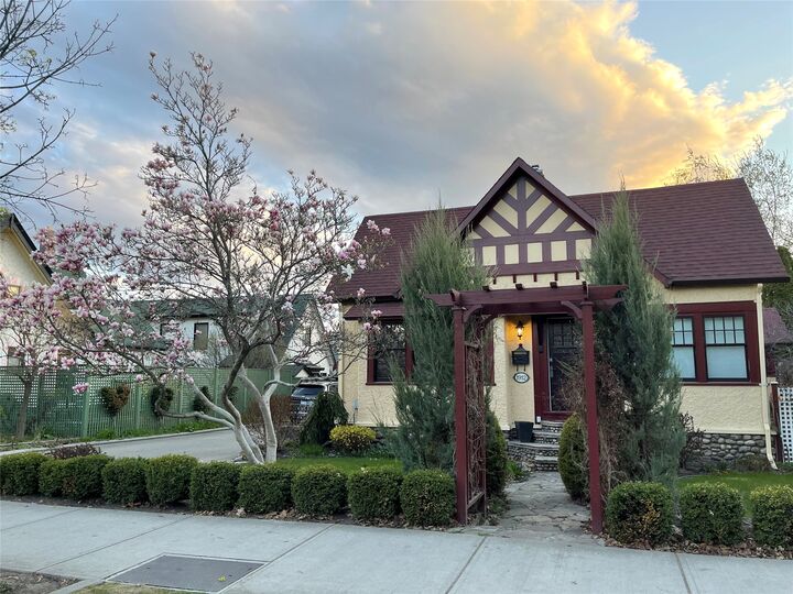1912 Abbott Street — photo 1