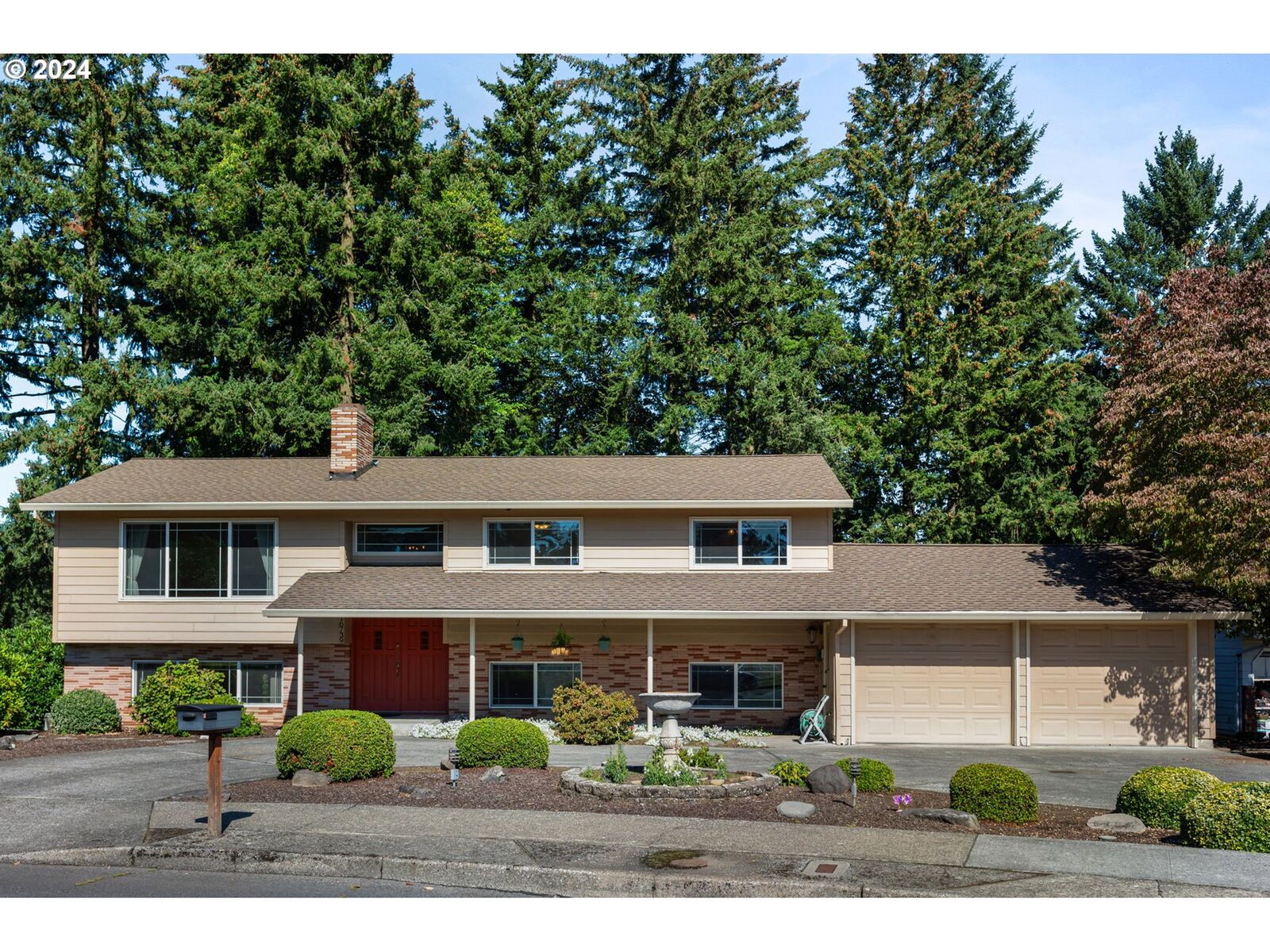 Property Photo: 16739 NE Pacific Dr OR 97230