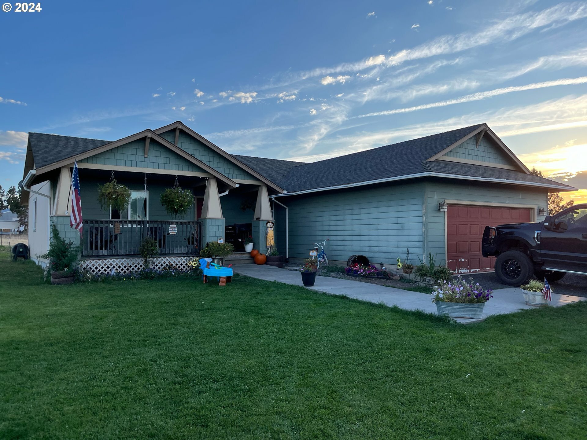 Property Photo:  5605 SE Sioux Loop  OR 97754 