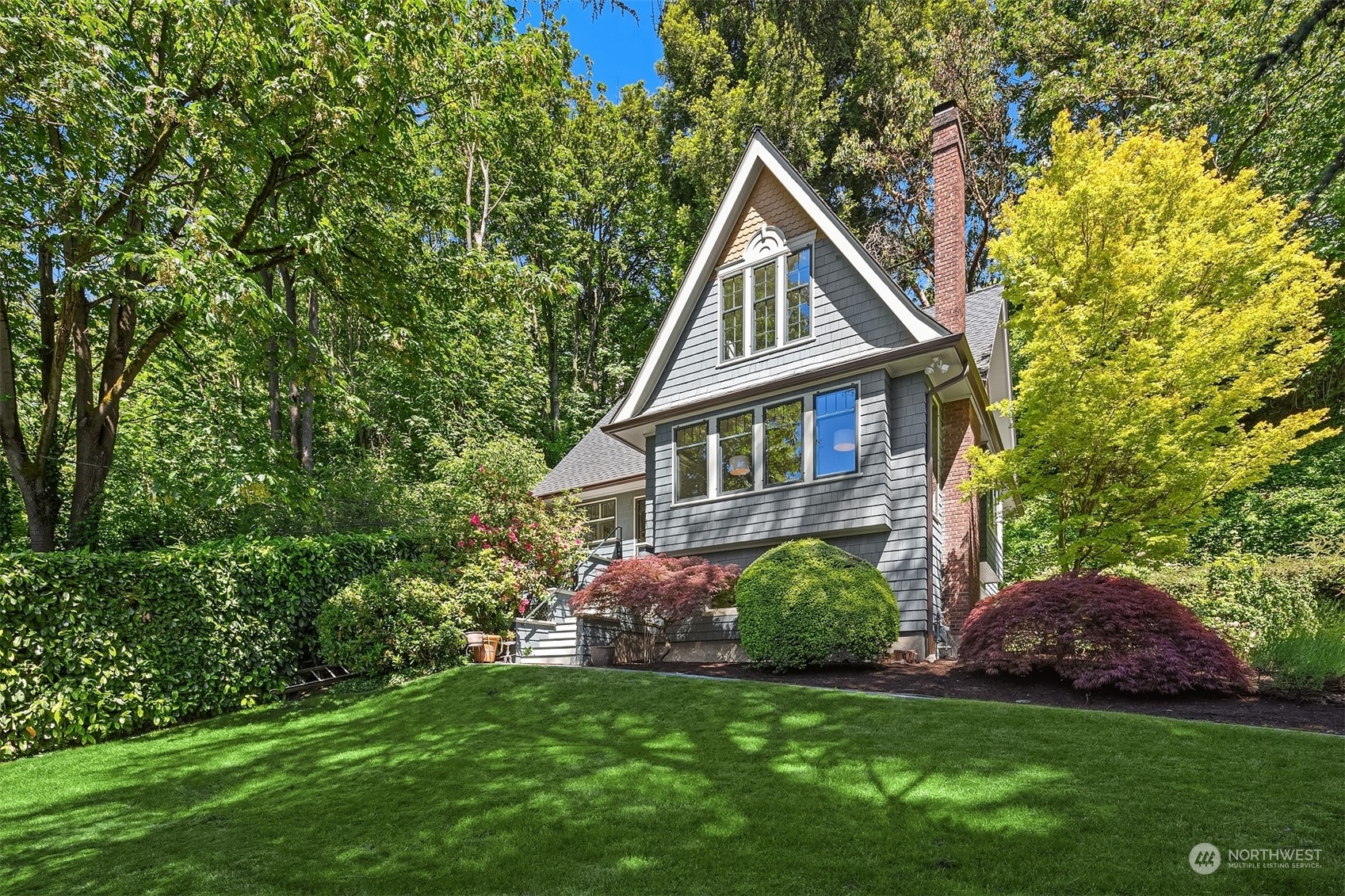 Property Photo:  1618 Lakeview Boulevard E  WA 98102 