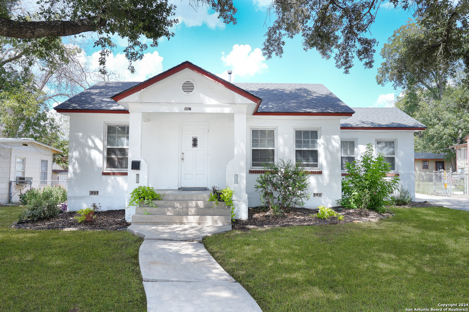 Property Photo:  907 Vanderbilt St  TX 78210 