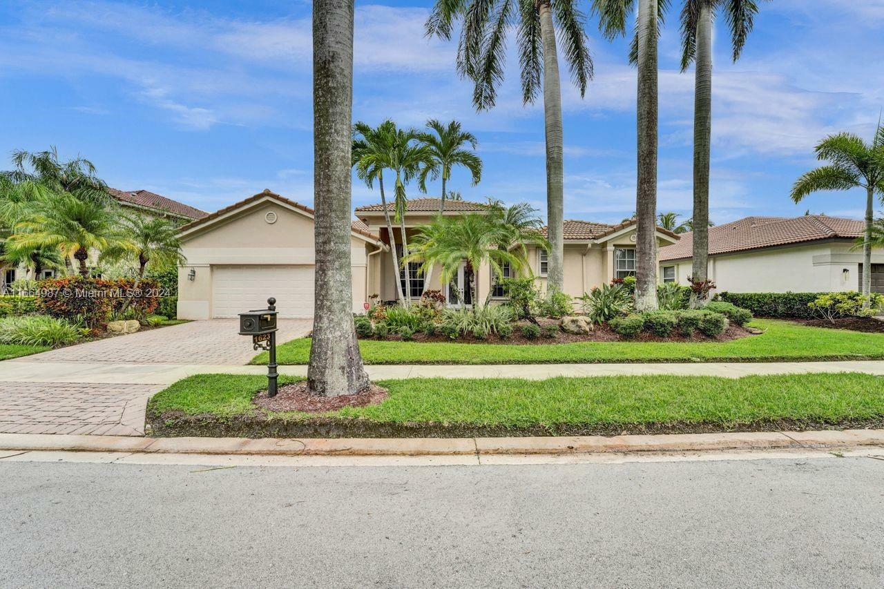 Property Photo:  1623 Victoria Pointe Ln  FL 33327 