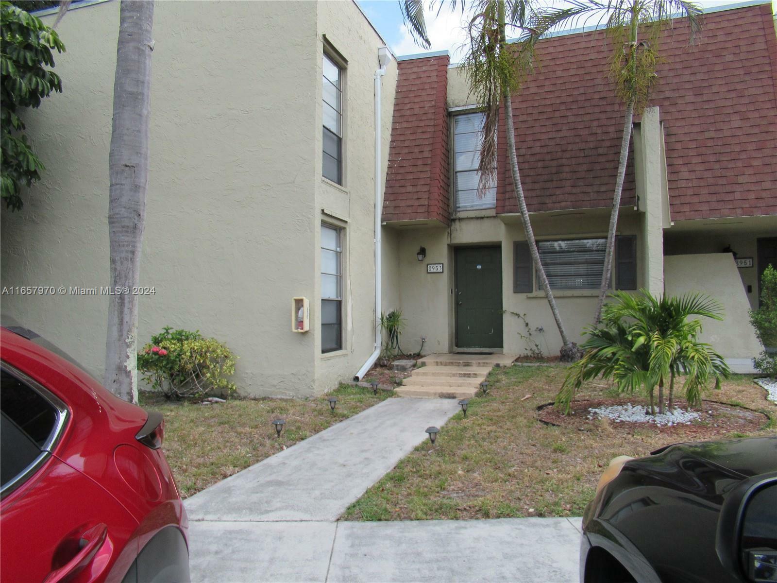 Property Photo:  8953 Palm Tree Ln 8953  FL 33024 