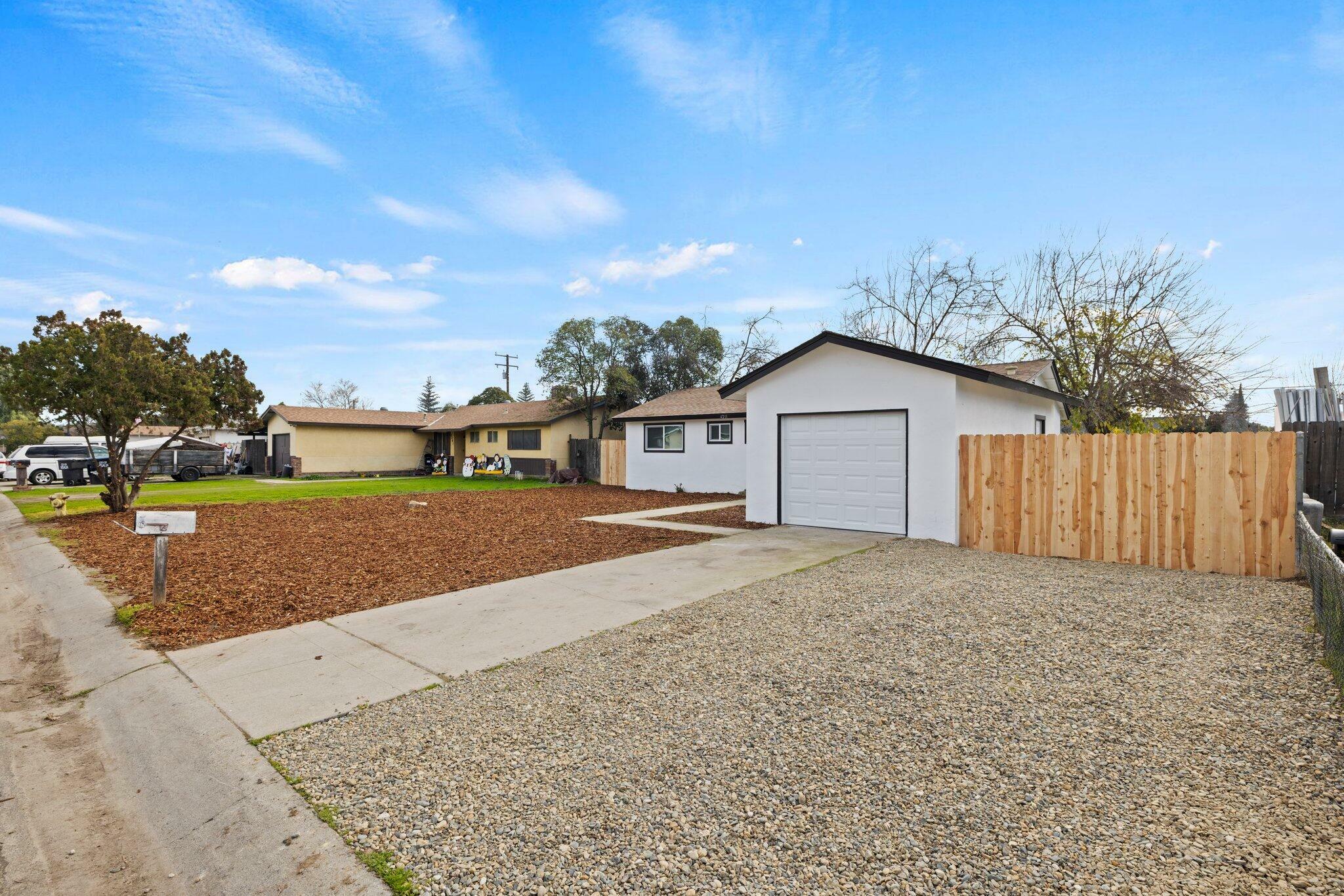 Property Photo:  4211 W Sunnyside Avenue  CA 93277 