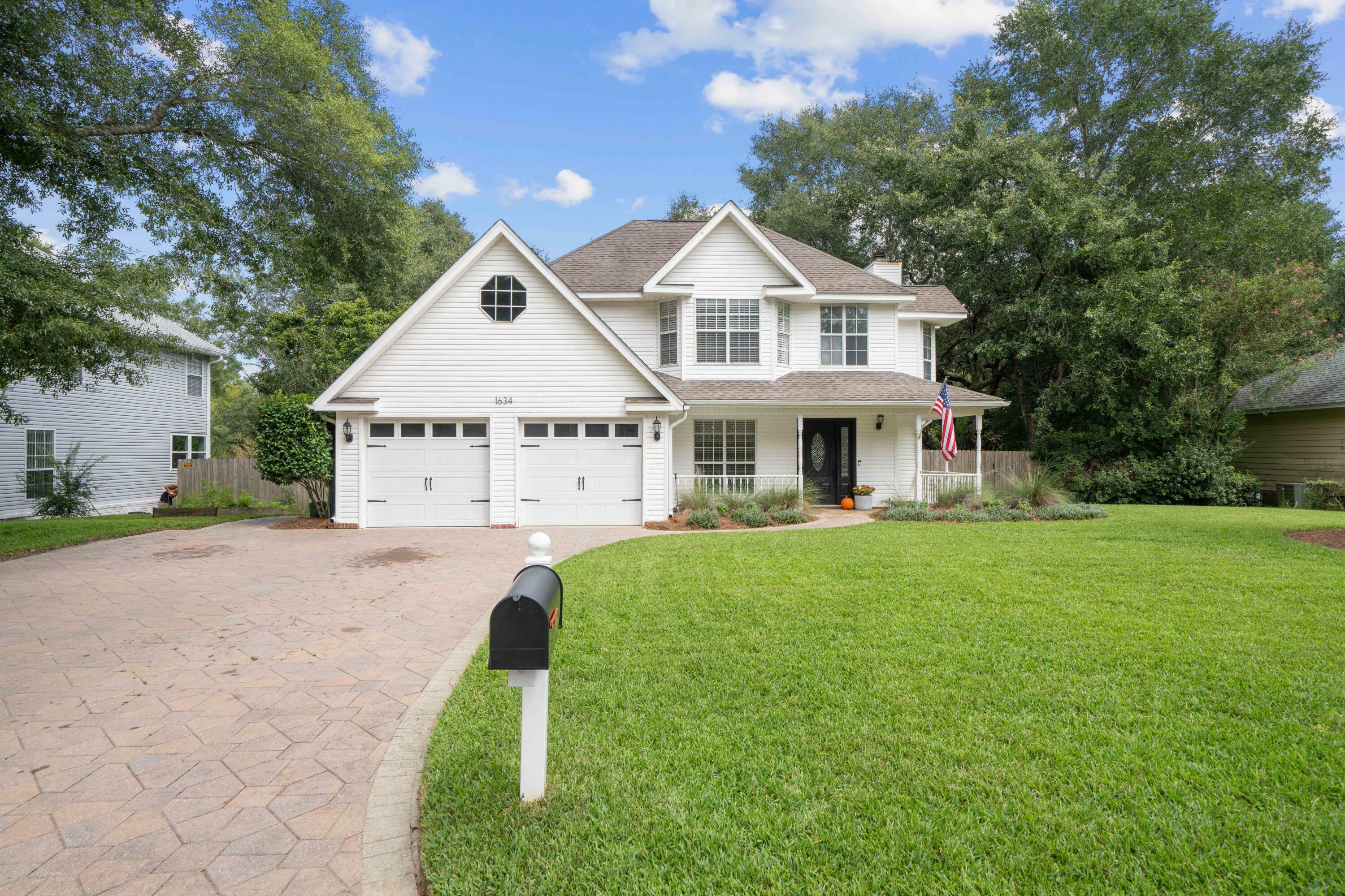 Property Photo: 1634 Parkside Circle FL 32578