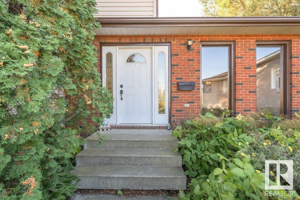 Property Photo:  1807 104 Street NW  AB T6J 5J9 