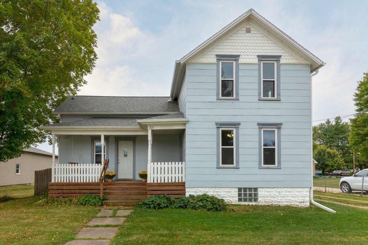 Property Photo: 221 W Fayette Street IA 50622
