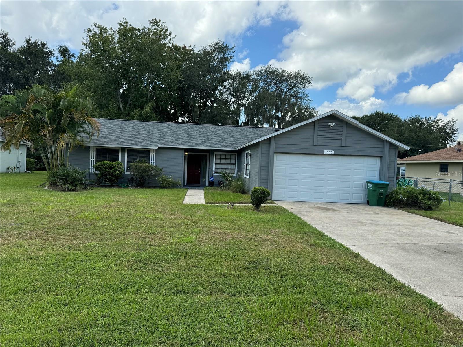 Property Photo:  1000 Trellis Avenue  FL 32738 