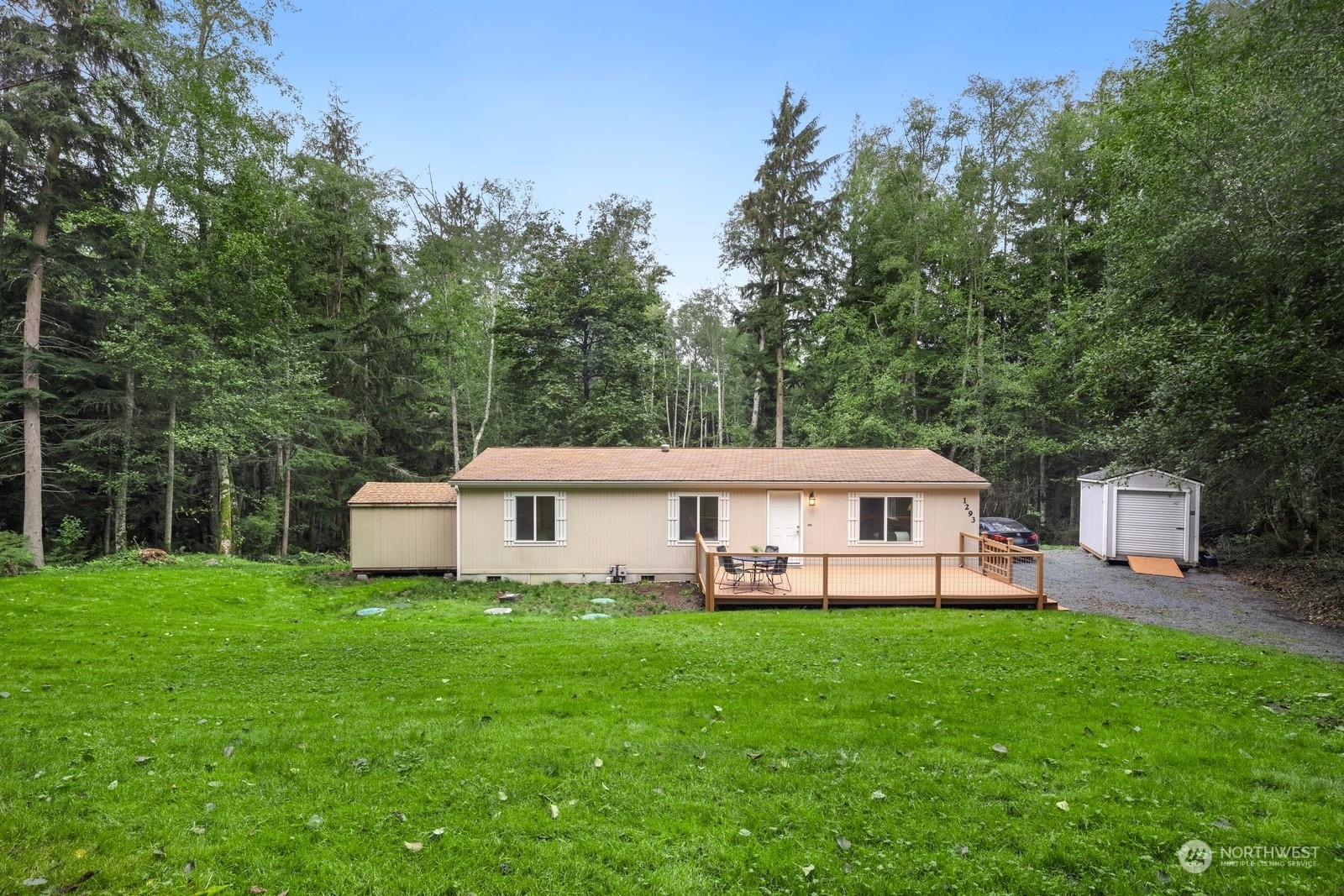 Property Photo:  1293  Wallace Court  WA 98277 