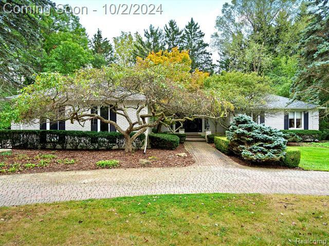 Property Photo: 2844 Severn Lane MI 48304