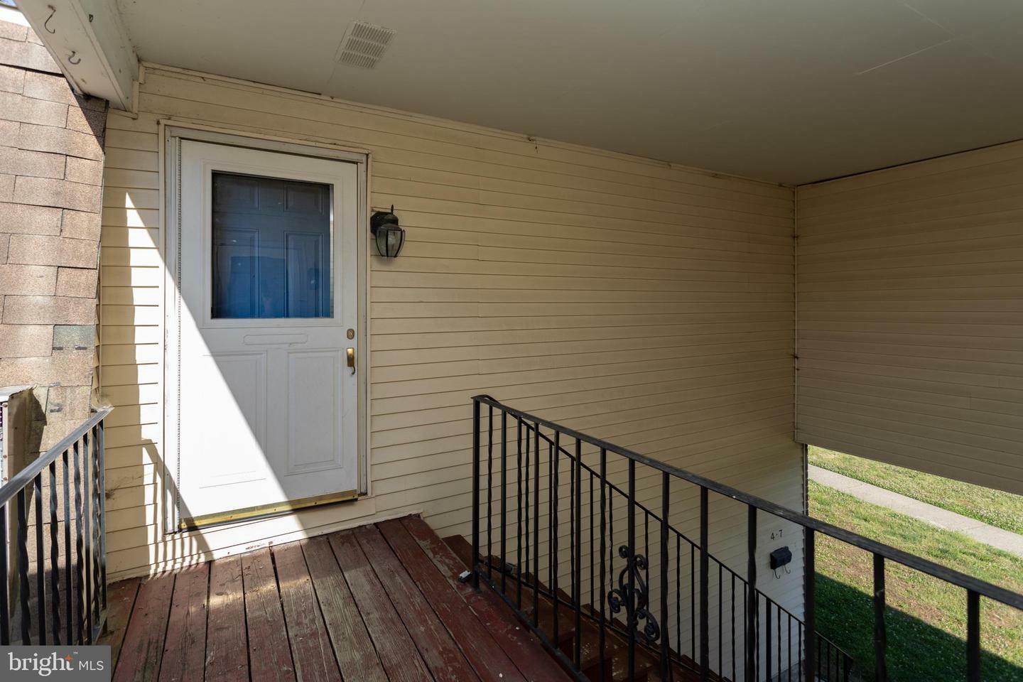 Property Photo:  4 Florence Tollgate 7  NJ 08518 