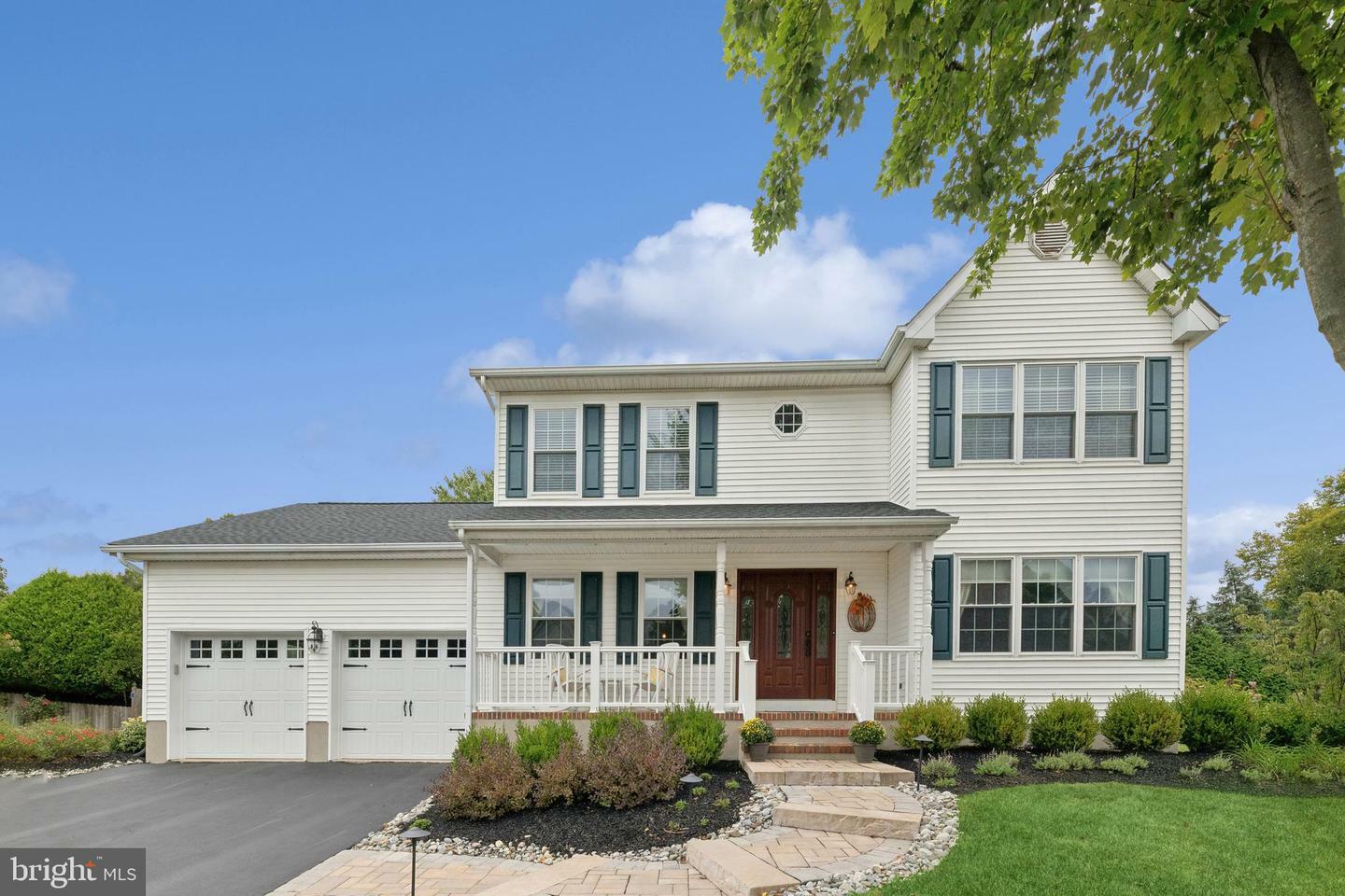 Property Photo:  27 Pondview Drive  NJ 08501 