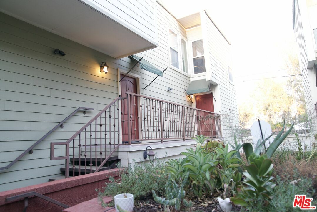 Property Photo:  4342   Gentry Ave 12  CA 91604 