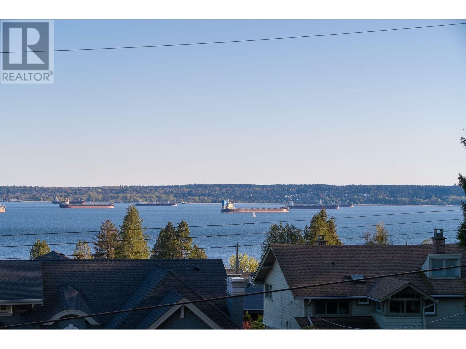 Property Photo: 2567 Lawson Avenue BC V7V 2G1