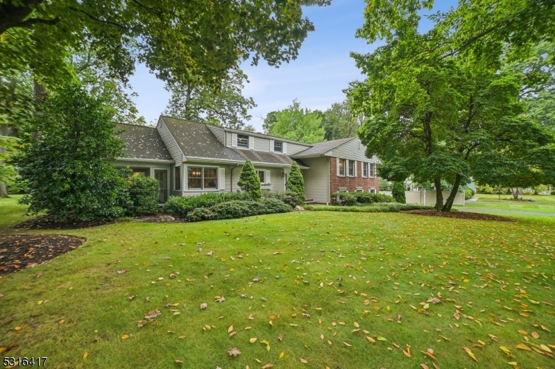 Property Photo:  25 Cromwell Dr  NJ 07960 