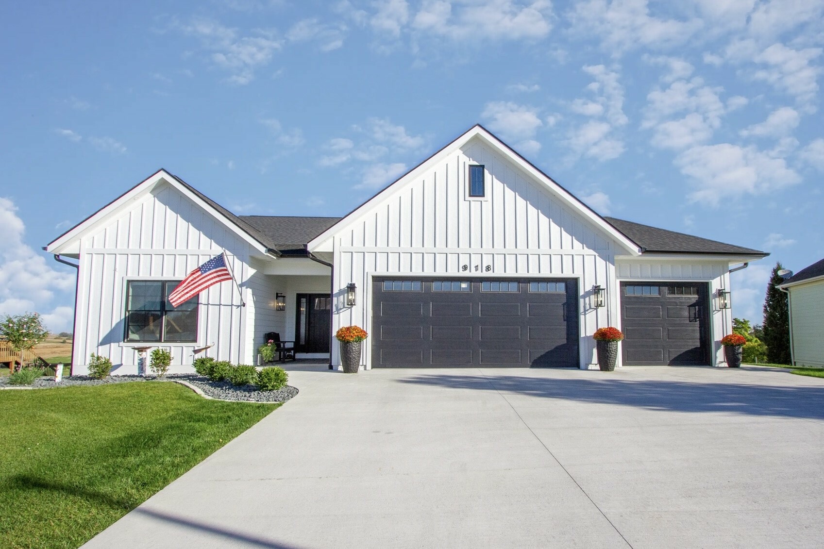 Property Photo:  918 Lakeview Drive  IA 50219 