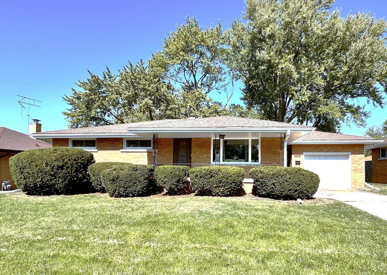 Property Photo:  1219 Blatt Boulevard  IL 60915 