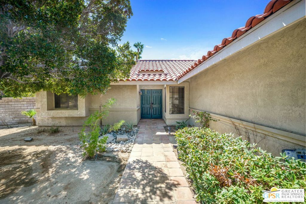 Property Photo:  1495 E Luna Way  CA 92262 